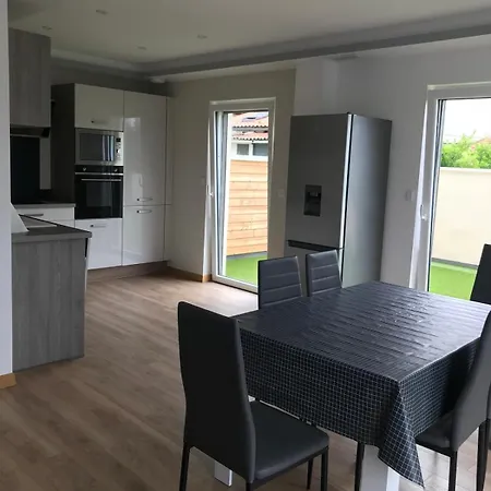 Ferienhaus New Duplex House 6 Km From Bordeaux Center01 *